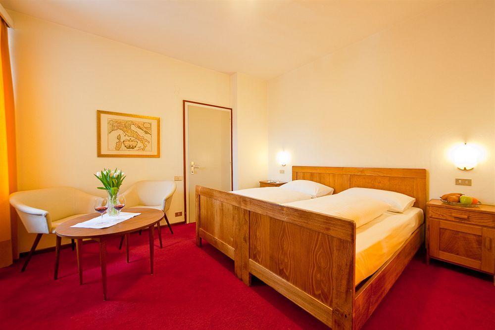Ora / Auer Hotel Elefant מראה חיצוני תמונה