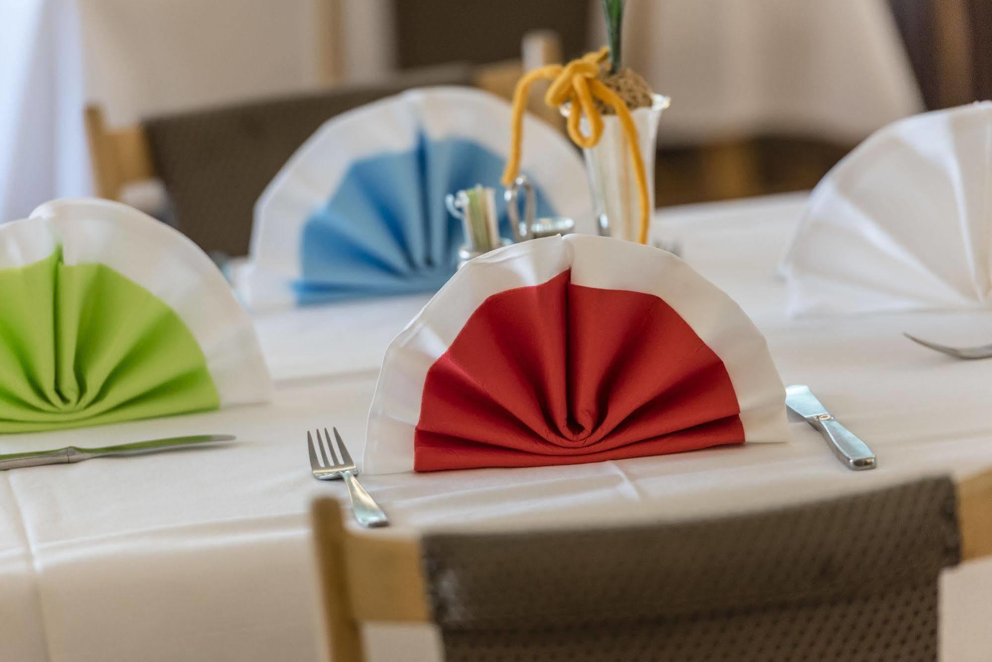 Ora / Auer Hotel Elefant מראה חיצוני תמונה