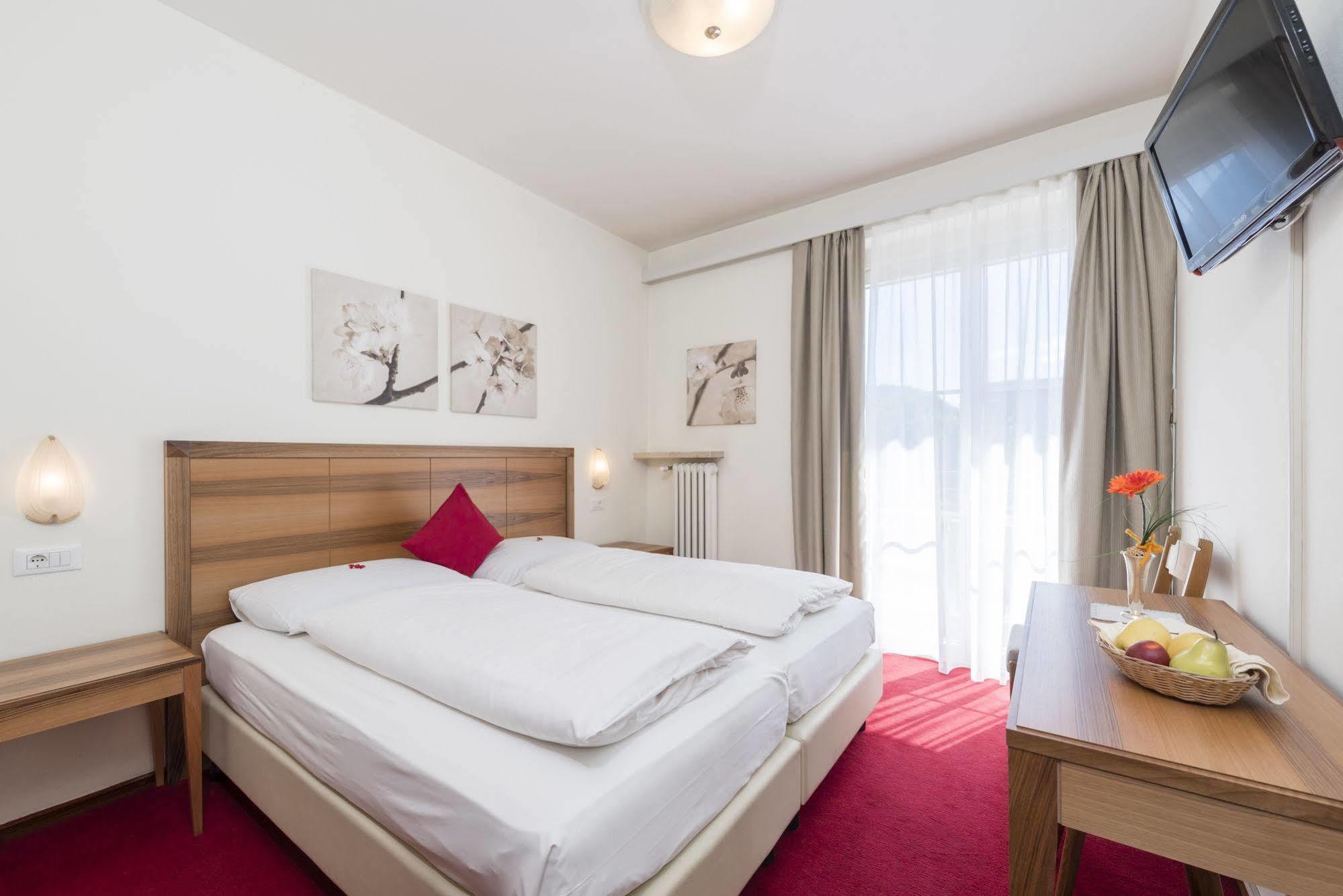 Ora / Auer Hotel Elefant מראה חיצוני תמונה